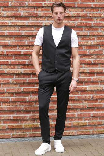 Ezra Vest Black